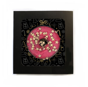 DONUT VAN MELKCHOCOLADE  &bull;  KERSTBAL ROOD